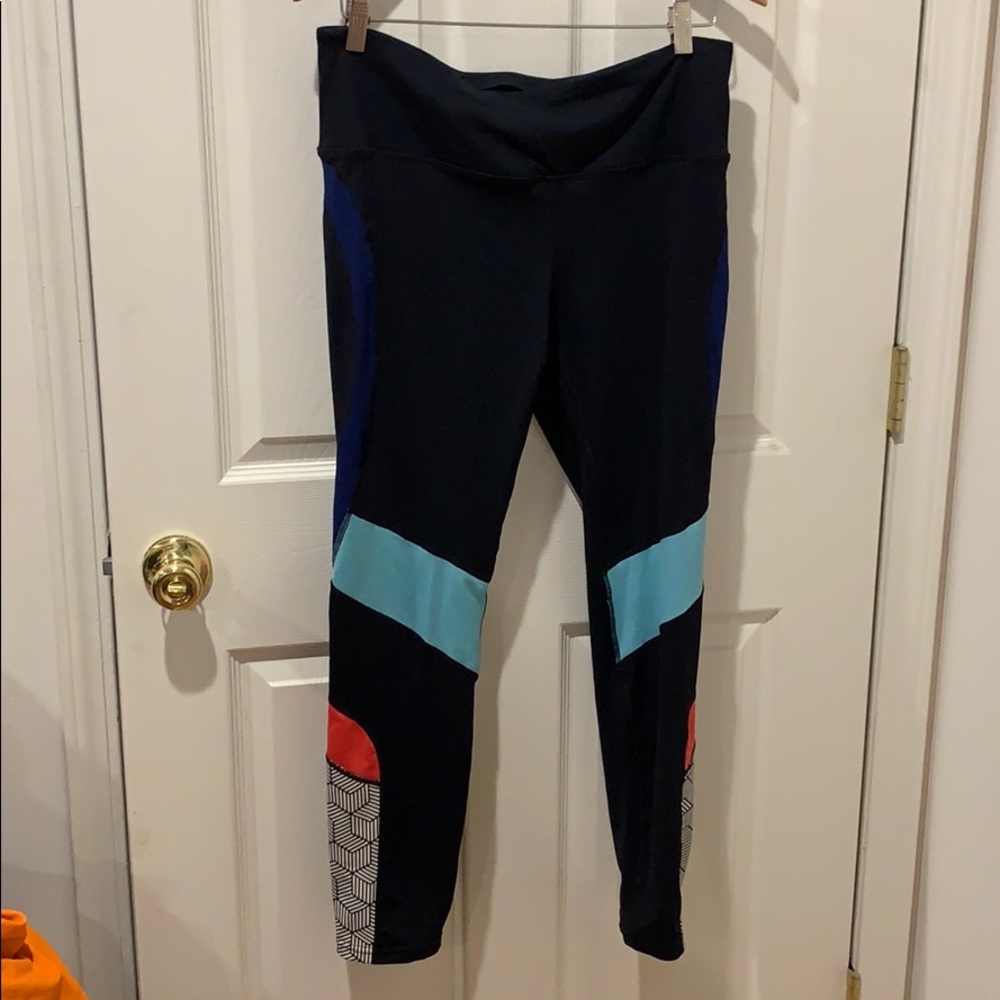 Cropped workout leggings NWOT